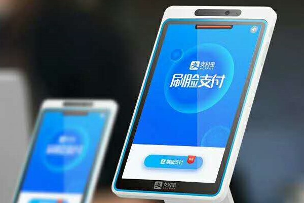 短视频直播间里，主播10万元高价收购硬币纸币，这有什么猫腻？